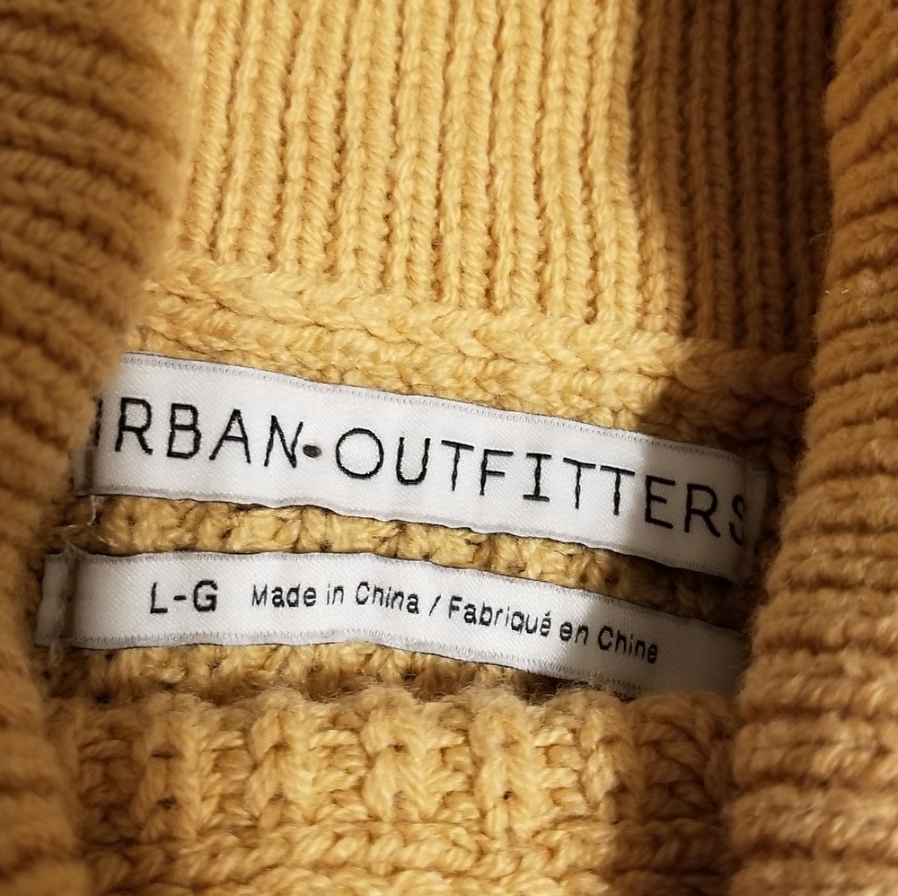 Urban Outfitters sleeveless turtleneck - Picture 5 of 6